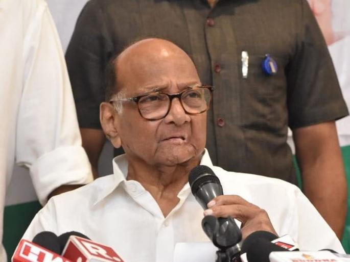 Devendra Fadnavis does not want to increase his importance; Pawar's Khochak Tola | देवेंद्र फडणवीस यांचं महत्त्व वाढवायचं नाही; पवार यांचा खोचक टोला Devendra Fadnavis does not want to increase his importance; Pawar's Khochak Tola | देवेंद्र फडणवीस यांचं महत्त्व वाढवायचं नाही; पवार यांचा खोचक टोला