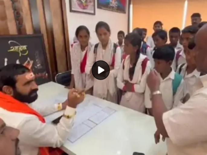 "Such a conductor will be trampled underfoot"; After the complaint of the students. Full of MLA Santosh bangers | "अशा कंडक्टरला पायाखाली तुडवीन"; विद्यार्थींनींच्या तक्रारीनंतर आ. बांगरांनी भरला दम "Such a conductor will be trampled underfoot"; After the complaint of the students. Full of MLA Santosh bangers | "अशा कंडक्टरला पायाखाली तुडवीन"; विद्यार्थींनींच्या तक्रारीनंतर आ. बांगरांनी भरला दम