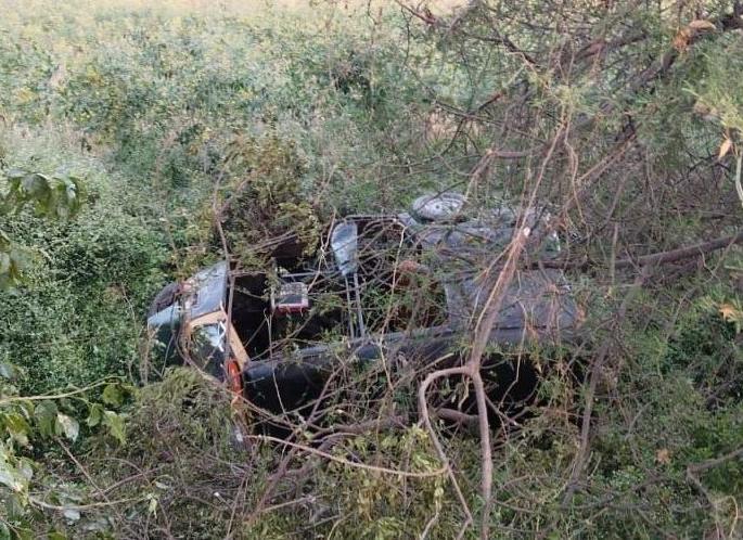 Students' rickshaw overturns, driver with 10 children injured; Locals running around in akola patur | विद्यार्थ्यांची रिक्षा पलटी, १० मुलांसह चालक जखमी; स्थानिकांची धावाधाव Students' rickshaw overturns, driver with 10 children injured; Locals running around in akola patur | विद्यार्थ्यांची रिक्षा पलटी, १० मुलांसह चालक जखमी; स्थानिकांची धावाधाव