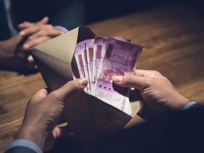 ACB women inspectors were caught in bribery | एसीबी महिला निरीक्षकच सापडल्या लाचखोरीत, पतीलाही अटक ACB women inspectors were caught in bribery | एसीबी महिला निरीक्षकच सापडल्या लाचखोरीत, पतीलाही अटक