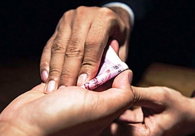 A ransom of four crores was demanded from the witness in jalgaon | साक्षीदाराला मागितली चार कोटींची खंडणी; 5 जणांविरुद्ध गुन्हा