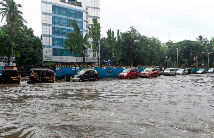 This year's monsoon will have 18 days of high tide | यंदाच्या पावसाळ्यात १८ दिवस येणार समुद्राला मोठी भरती