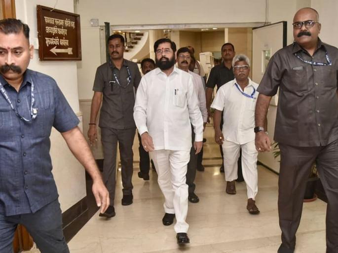 Eknath Shinde: CM Eknath Shinde leaves for Delhi, likely to meet PM Modi along with 12 Shiv Sena MPs | Eknath Shinde: CM शिंदे निघाले दिल्लीला, शिवसेनेच्या 12 खासदारांसह PM मोदींना भेटण्याची शक्यता Eknath Shinde: CM Eknath Shinde leaves for Delhi, likely to meet PM Modi along with 12 Shiv Sena MPs | Eknath Shinde: CM शिंदे निघाले दिल्लीला, शिवसेनेच्या 12 खासदारांसह PM मोदींना भेटण्याची शक्यता