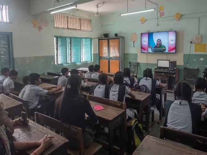 The night school will be crowded again; The moratorium on GR is lifted | पुन्हा गजबजणार रात्रशाळा; जीआरवरील स्थगिती उठविली The night school will be crowded again; The moratorium on GR is lifted | पुन्हा गजबजणार रात्रशाळा; जीआरवरील स्थगिती उठविली