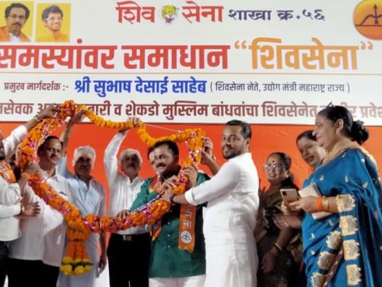In Goregaon, 800 minorities joined Shiv Sena | गोरेगावात 800 अल्पसंख्याकांनी केला शिवसेनेत प्रवेश In Goregaon, 800 minorities joined Shiv Sena | गोरेगावात 800 अल्पसंख्याकांनी केला शिवसेनेत प्रवेश