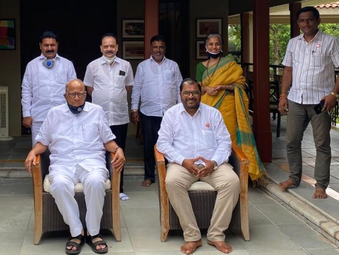 Sharad Pawar responds to Raju Shetty's hint | राजू शेट्टींच्या इशाऱ्यावर शरद पवारांनी दिलं प्रत्युत्तर, फक्त एवढचं म्हणाले... Sharad Pawar responds to Raju Shetty's hint | राजू शेट्टींच्या इशाऱ्यावर शरद पवारांनी दिलं प्रत्युत्तर, फक्त एवढचं म्हणाले...