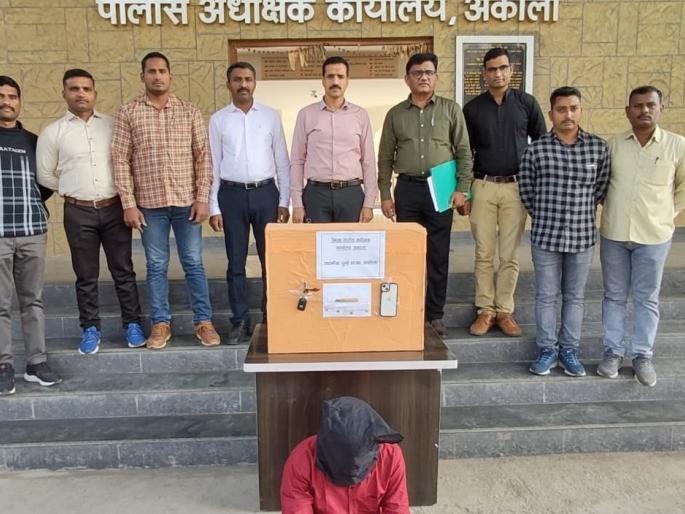 Arrested from Meeraj for car and car theft | साेने व कार चाेरणाऱ्या आराेपीस मीरजमधून अटक Arrested from Meeraj for car and car theft | साेने व कार चाेरणाऱ्या आराेपीस मीरजमधून अटक