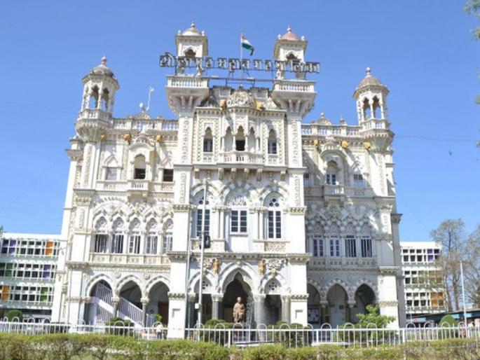 A single mission.. old pension; Solapur municipal employees working with black ribbons! | एकच मिशन.. जुनी पेन्शन; सोलापूर महापालिका कर्मचाऱ्यांचे काळ्या फिती लावून कामकाज ! A single mission.. old pension; Solapur municipal employees working with black ribbons! | एकच मिशन.. जुनी पेन्शन; सोलापूर महापालिका कर्मचाऱ्यांचे काळ्या फिती लावून कामकाज !