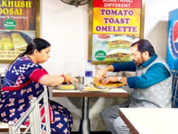 Minister Smriti Irani at Naqvi Matunga's Hotel pdc | मंत्री स्मृती इराणी, नक्वी माटुंग्याच्या हॉटेलमध्ये