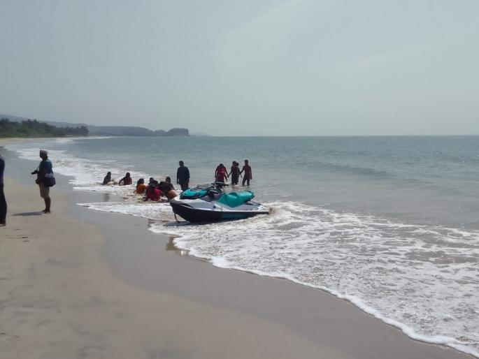 Tourists, yaad rakhana samundar bulata hai, lakin hamko janeka nahin! | पर्यटकों, याद रखना समुंदर बुलाता है, लेकिन हमको जानेका नहीं! Tourists, yaad rakhana samundar bulata hai, lakin hamko janeka nahin! | पर्यटकों, याद रखना समुंदर बुलाता है, लेकिन हमको जानेका नहीं!