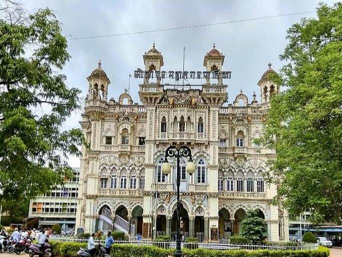 Notice to five persons in Solapur Health Engineer office; Being absent from work | सोलापूर आरोग्य अभियंता कार्यालयातील पाच जणांना नोटीसा; कामावर हजर नसणं भोवले Notice to five persons in Solapur Health Engineer office; Being absent from work | सोलापूर आरोग्य अभियंता कार्यालयातील पाच जणांना नोटीसा; कामावर हजर नसणं भोवले