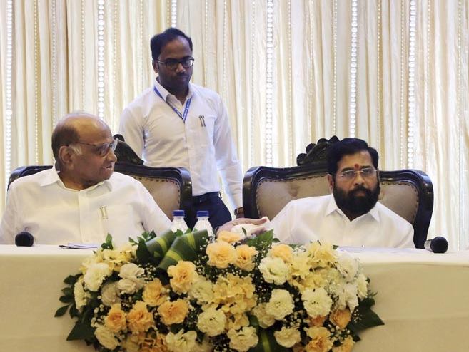 I don't know about the change of Chief Minister; Sharad Pawar's Google | मुख्यमंत्री बदलाबाबत मला माहीत नाही; शरद पवारांची गुगली I don't know about the change of Chief Minister; Sharad Pawar's Google | मुख्यमंत्री बदलाबाबत मला माहीत नाही; शरद पवारांची गुगली
