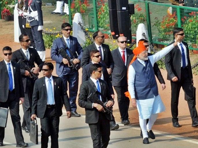 PM Modi's security convoy was hit by a packet of commandos, police caught the thief of mumbai local | PM मोदींच्या सुरक्षा ताफ्यातील कमांडोचे पाकिट मारले, पोलिसांनी 'लोकल' चोर पडकला PM Modi's security convoy was hit by a packet of commandos, police caught the thief of mumbai local | PM मोदींच्या सुरक्षा ताफ्यातील कमांडोचे पाकिट मारले, पोलिसांनी 'लोकल' चोर पडकला