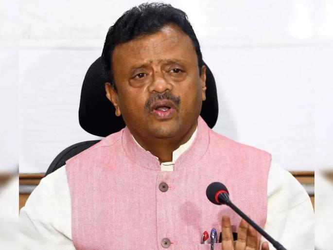 Harassment of patients in Raigad; Stop using Remedesivir | रायगडमध्ये रुग्णांना त्रास; रेमडेसिविरचा वापर थांबवला Harassment of patients in Raigad; Stop using Remedesivir | रायगडमध्ये रुग्णांना त्रास; रेमडेसिविरचा वापर थांबवला