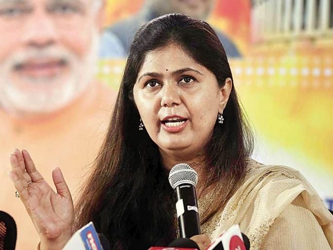 Activist silences after Pankaja Munde's answer on Monika Rajale | महाराष्ट्र विधानसभा निवडणूक : मोनिका राजळे यांच्याविरुद्धचं बंड थंड; पंकजा मुंडेंच्या फिरकीने कार्यकर्ते गप्प