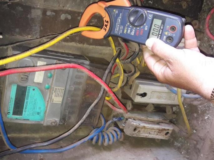 Abb... As much as three and a half crores of electricity theft! | अबब... तब्बल साडेतीन कोटींची वीजचोरी! Abb... As much as three and a half crores of electricity theft! | अबब... तब्बल साडेतीन कोटींची वीजचोरी!