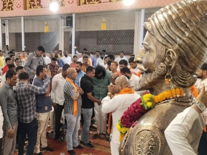 A resolution not to vote for those who do not take a stand on Maratha reservation in the city | नगरमध्ये मराठा आरक्षणाबाबत भूमिका न घेणाऱ्यांना मतदान न करण्याचा ठराव A resolution not to vote for those who do not take a stand on Maratha reservation in the city | नगरमध्ये मराठा आरक्षणाबाबत भूमिका न घेणाऱ्यांना मतदान न करण्याचा ठराव