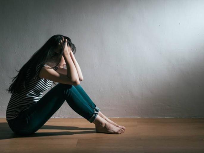 The young woman embraced death because her mother was angry! | आई रागावते म्हणून तरुणीने मृत्यूला कवटाळले!