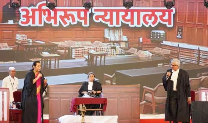 Govt should decide, speak Marathi wherever you go! | सरकारने ठराव करावा, कुठेही गेलात तरी मराठीत बोला !