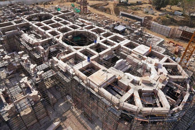 'Tent City' for Devotees in Ayodhya; Successful preparations for the ceremony | अयोध्येत भाविकांसाठी ‘टेन्ट सिटी’; सोहळ्याची जय्यत तयारी