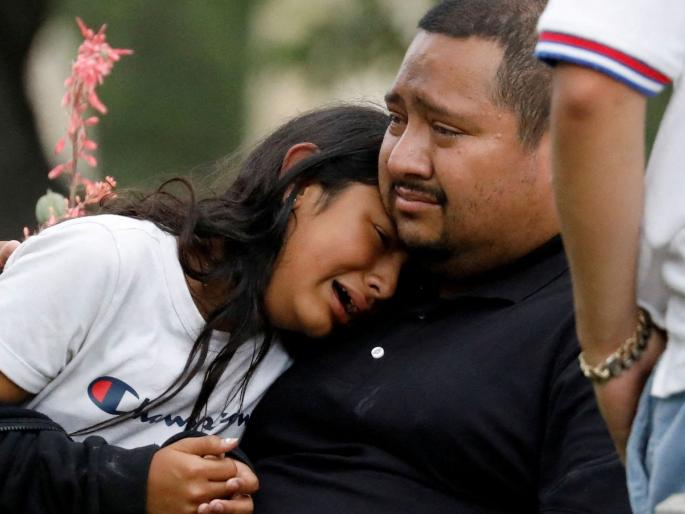 America shakes again! | अमेरिका पुन्हा हादरली! टेक्सासमध्ये शाळेत माथेफिरूच्या गाेळीबारात 21 ठार