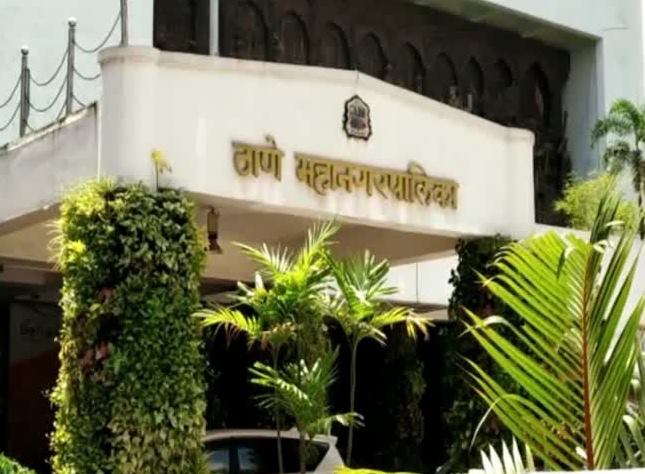 Deputy Commissioner, Education Officer inspected Tembhi Naka School | इम्पॅक्ट... उपायुक्त, शिक्षणाधिकाऱ्यांनी केली टेंभी नाका शाळेची पाहणी Deputy Commissioner, Education Officer inspected Tembhi Naka School | इम्पॅक्ट... उपायुक्त, शिक्षणाधिकाऱ्यांनी केली टेंभी नाका शाळेची पाहणी