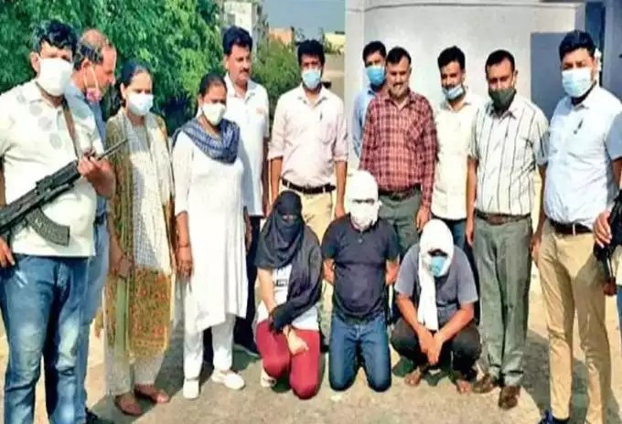 The software engineer girl who called the entrepreneurs to the hotel sex crime story, finally caught by the police | उद्योजकांना हॉटेलवर बोलवायची सॉफ्टवेअर इंजिनिअर, अखेर पोलिसांच्या जाळ्यात The software engineer girl who called the entrepreneurs to the hotel sex crime story, finally caught by the police | उद्योजकांना हॉटेलवर बोलवायची सॉफ्टवेअर इंजिनिअर, अखेर पोलिसांच्या जाळ्यात