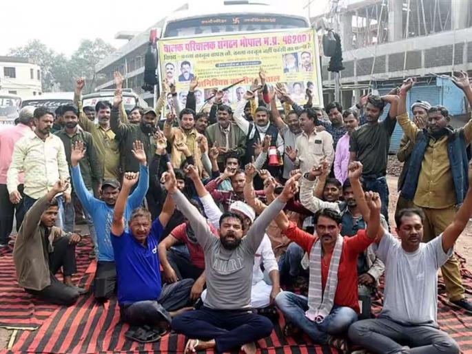 Truck drivers' strike finally called off; Central government's discussion is a big success | ट्रक चालकांचा संप अखेर मागे; केंद्र सरकारच्या चर्चेला मोठं यश Truck drivers' strike finally called off; Central government's discussion is a big success | ट्रक चालकांचा संप अखेर मागे; केंद्र सरकारच्या चर्चेला मोठं यश