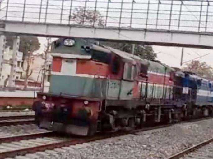 A major disaster was avoided... the train ran for 84 km without a driver in jammu kathua; Order of inquiry | Video: मोठी दुर्घटना टळली... ड्रायव्हर विना तब्बल ८४ किमी धावली ट्रेन; चौकशीचे आदेश A major disaster was avoided... the train ran for 84 km without a driver in jammu kathua; Order of inquiry | Video: मोठी दुर्घटना टळली... ड्रायव्हर विना तब्बल ८४ किमी धावली ट्रेन; चौकशीचे आदेश