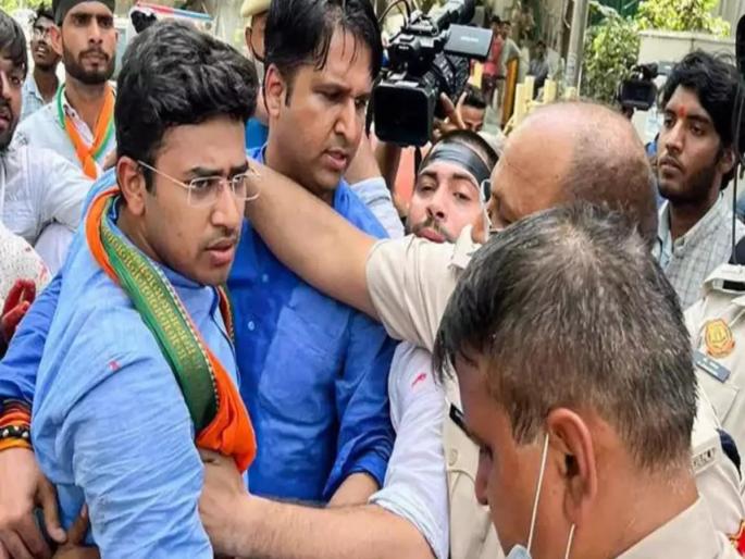 ‘Tejasvi’ Radha in the capital delhi by bjp workers to CM arvind Kejariwal | संपादकीय - राजधानी दिल्लीत भाजपचा ‘तेजस्वी’ राडा ‘Tejasvi’ Radha in the capital delhi by bjp workers to CM arvind Kejariwal | संपादकीय - राजधानी दिल्लीत भाजपचा ‘तेजस्वी’ राडा