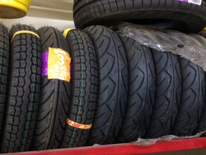 Rs 1,500 crore fine on tire companies for raising prices, MRF slapped | किमती वाढवणाऱ्या टायर कंपन्यांना 1500 कोटी रुपयांचा दंड, MRF लाही दणका Rs 1,500 crore fine on tire companies for raising prices, MRF slapped | किमती वाढवणाऱ्या टायर कंपन्यांना 1500 कोटी रुपयांचा दंड, MRF लाही दणका