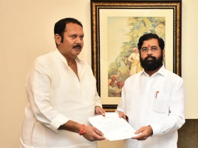 Udayanraje Bhosale met the Chief Minister, gave a gift to Satara for Shivaraya's statue | Eknath Shinde: उदयनराजे मुख्यमंत्र्यांना भेटले, शिवरायांच्या पुतळ्यासाठी साताऱ्याला मिळालं गिफ्ट Udayanraje Bhosale met the Chief Minister, gave a gift to Satara for Shivaraya's statue | Eknath Shinde: उदयनराजे मुख्यमंत्र्यांना भेटले, शिवरायांच्या पुतळ्यासाठी साताऱ्याला मिळालं गिफ्ट