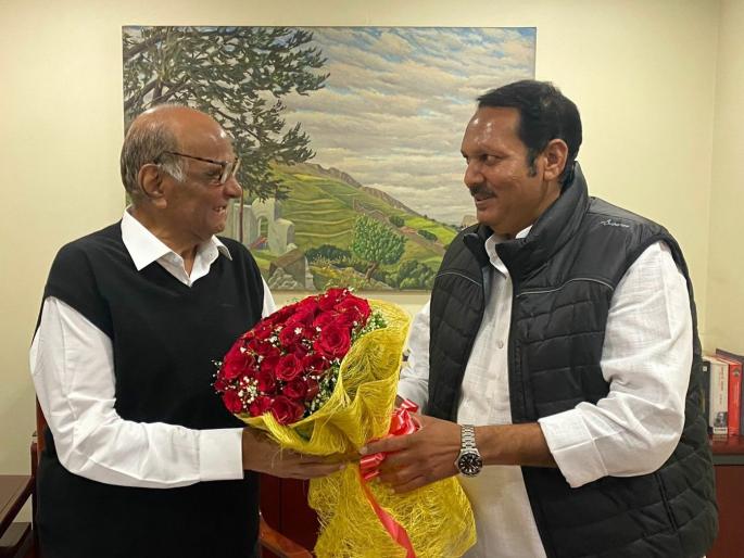 Smile to Sharad Pawar too ... Udayan Raje Bhosale visited 6 Janpath in dehi | पवारांनाही आले हसू... उदयनराजेंनी दिल्लीतील 6 जनपथवर जाऊन घेतली भेट Smile to Sharad Pawar too ... Udayan Raje Bhosale visited 6 Janpath in dehi | पवारांनाही आले हसू... उदयनराजेंनी दिल्लीतील 6 जनपथवर जाऊन घेतली भेट