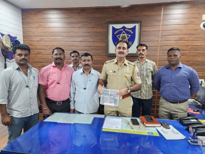 One village knife, two live cartridges to one accused in nalasopara | एक गावठी कट्टा, दोन जीवंत काडतुसांसह आरोपीला बेड्या; तुळीज पोलिसांची कारवाई One village knife, two live cartridges to one accused in nalasopara | एक गावठी कट्टा, दोन जीवंत काडतुसांसह आरोपीला बेड्या; तुळीज पोलिसांची कारवाई