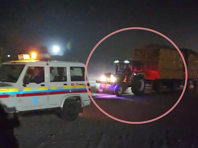 Sugarcane tractor set on fire in Indoli sangli, traffic started under police security in Karad | इंदोलीत ऊस ट्रॅक्टर पेटवला, कराडमध्ये पोलीस बंदोबस्तात ऊस वाहतूक