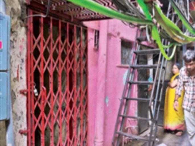 Gas cylinder explosion in Bandra, eight seriously injured | वांद्रेत गॅस सिलिंडरचा भीषण स्फोट, आठ जण गंभीर जखमी Gas cylinder explosion in Bandra, eight seriously injured | वांद्रेत गॅस सिलिंडरचा भीषण स्फोट, आठ जण गंभीर जखमी