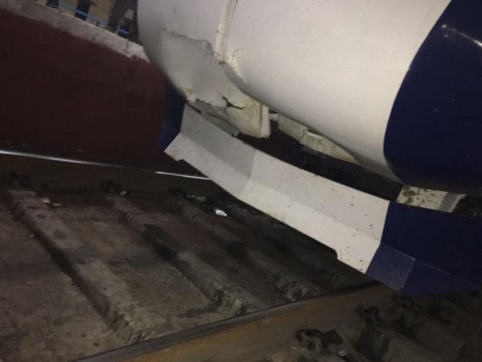 Vande Bharat Express hit by a cow, engine failure in jalana | वंदे भारत एक्स्प्रेसला गायीची धडक; इंजिनमध्ये बिघाड, अर्धा तास खोळंबा