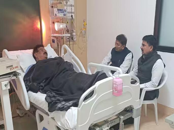 Vijay Shivtare's hospital visit; 'Baramati loksabha pe talk' with Minister Deepak Deepak Kesarkar? | विजय शिवतारेंची रुग्णालयात भेट; मंत्री दीपक केसरकरांसोबत 'बारामती पे चर्चा'? Vijay Shivtare's hospital visit; 'Baramati loksabha pe talk' with Minister Deepak Deepak Kesarkar? | विजय शिवतारेंची रुग्णालयात भेट; मंत्री दीपक केसरकरांसोबत 'बारामती पे चर्चा'?