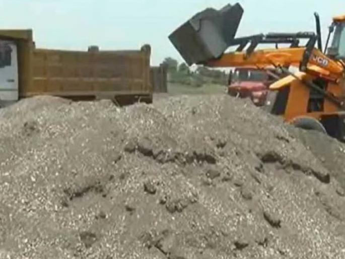 CCTV cameras now mandatory even on sand vehicles; New Order of Revenue | वाळूच्या वाहनांवरही आता सीसीटीव्ही कॅमेरे सक्तीचे; महसूलचे नवे आदेश CCTV cameras now mandatory even on sand vehicles; New Order of Revenue | वाळूच्या वाहनांवरही आता सीसीटीव्ही कॅमेरे सक्तीचे; महसूलचे नवे आदेश