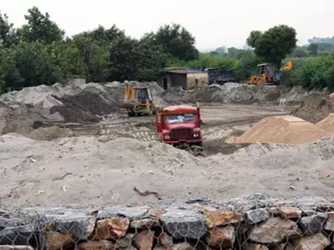 Attempt to drown police in creek, six arrested | पोलिसांना खाडीत बुडवण्याचा प्रयत्न, सहा जणांना अटक Attempt to drown police in creek, six arrested | पोलिसांना खाडीत बुडवण्याचा प्रयत्न, सहा जणांना अटक