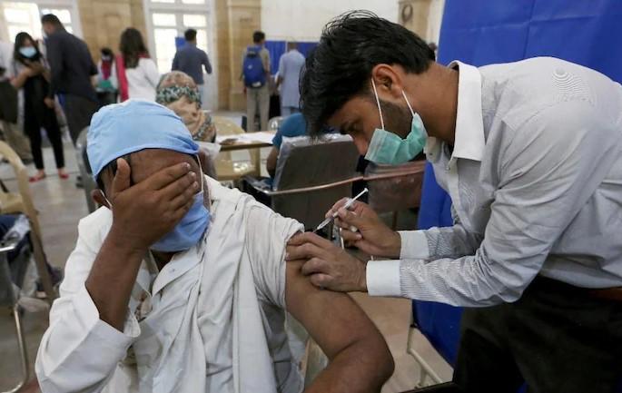 So far, 35 people have died in the state after being vaccinated against Kovid pdc | कोविड लस घेतल्यानंतर राज्यात आतापर्यंत ३५ जणांचा झाला मृत्यू