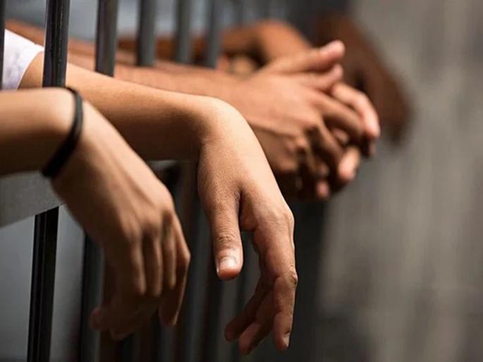 Two in Ratnagiri after murdering a woman in Mumbai; The police have launched a car | मुंबईत महिलेचा खून करून दोघे रत्नागिरीत; पोलिसांनी लावला छडा Two in Ratnagiri after murdering a woman in Mumbai; The police have launched a car | मुंबईत महिलेचा खून करून दोघे रत्नागिरीत; पोलिसांनी लावला छडा