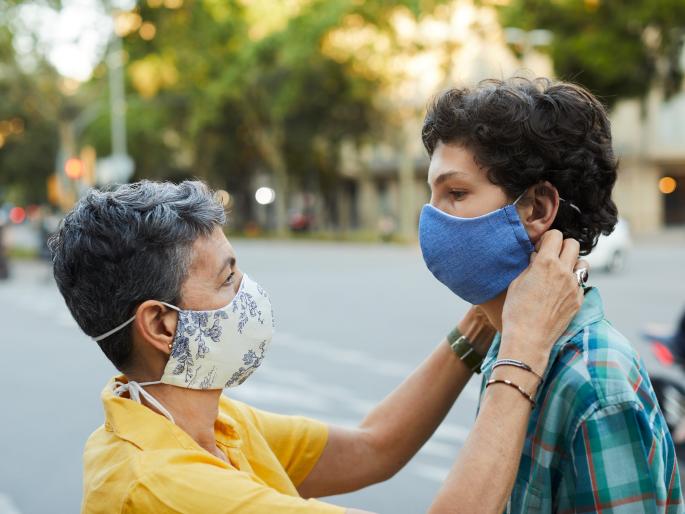 Violation of mask rules; Penalty under which provision? | मास्क नियमांचे उल्लंघन; दंड कोणत्या तरतुदीअंतर्गत? हायकोर्टाचा सवाल Violation of mask rules; Penalty under which provision? | मास्क नियमांचे उल्लंघन; दंड कोणत्या तरतुदीअंतर्गत? हायकोर्टाचा सवाल