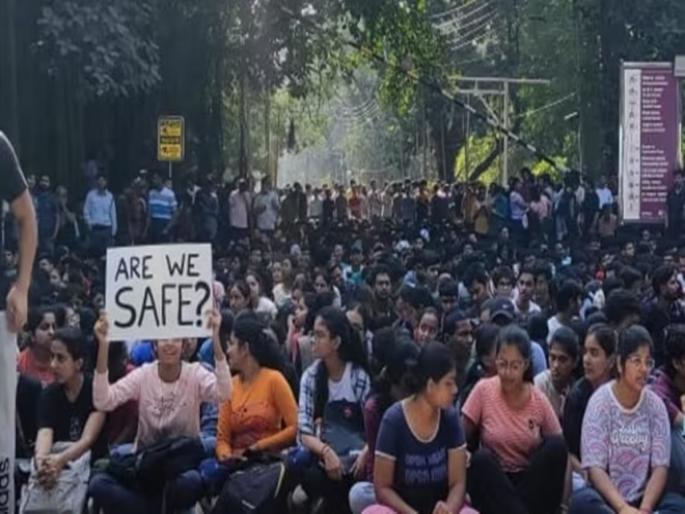 I hid in the professor's house for 20 minutes; A report called for by the PMO office | "मी प्राध्यापकांच्या घरात २० मिनिटे लपून राहिले"; PMO कार्यालयाने मागवला अहवाल I hid in the professor's house for 20 minutes; A report called for by the PMO office | "मी प्राध्यापकांच्या घरात २० मिनिटे लपून राहिले"; PMO कार्यालयाने मागवला अहवाल