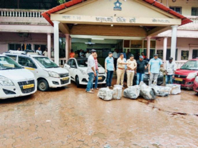 Gang selling vehicles on lease arrested in Thane, 12 crimes revealed | भाडेतत्त्वावर वाहने घेऊन विकणारी टाेळी ठाण्यात जेरबंद, 12 गुन्हे उघड Gang selling vehicles on lease arrested in Thane, 12 crimes revealed | भाडेतत्त्वावर वाहने घेऊन विकणारी टाेळी ठाण्यात जेरबंद, 12 गुन्हे उघड