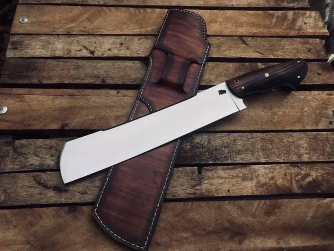 Eight and a half thousand rupees were forcefully removed from the street by placing a chopper on the counter in jalgaon | काउंटरवर चॉपर ठेऊन गल्ल्यातून जबरीने काढले साडेआठ हजार रूपये Eight and a half thousand rupees were forcefully removed from the street by placing a chopper on the counter in jalgaon | काउंटरवर चॉपर ठेऊन गल्ल्यातून जबरीने काढले साडेआठ हजार रूपये