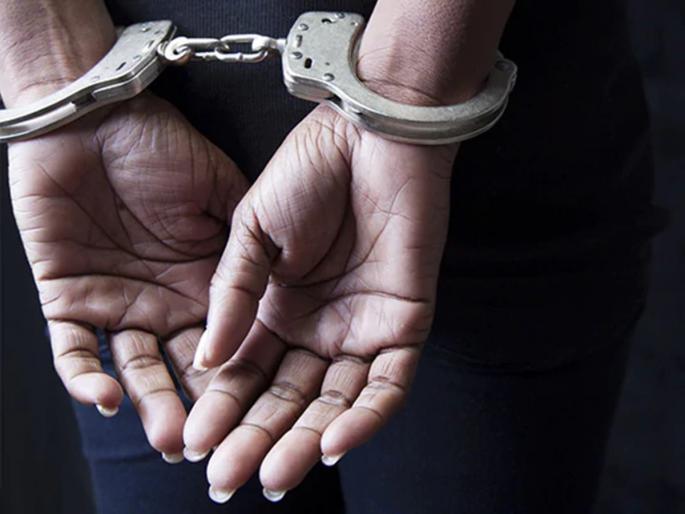 Highly educated Yukta arrested for slitting stomach girl's throat in nashik | तुला आई कसं म्हणू... पोटच्या मुलीचा गळा कापणाऱ्या उच्चशिक्षित आईला अटक Highly educated Yukta arrested for slitting stomach girl's throat in nashik | तुला आई कसं म्हणू... पोटच्या मुलीचा गळा कापणाऱ्या उच्चशिक्षित आईला अटक