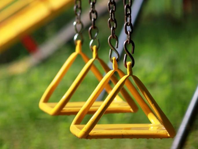 Girl's death due to strangulation while taking a swing | झोका घेताना गळफास लागून मुलीचा मृत्यू Girl's death due to strangulation while taking a swing | झोका घेताना गळफास लागून मुलीचा मृत्यू