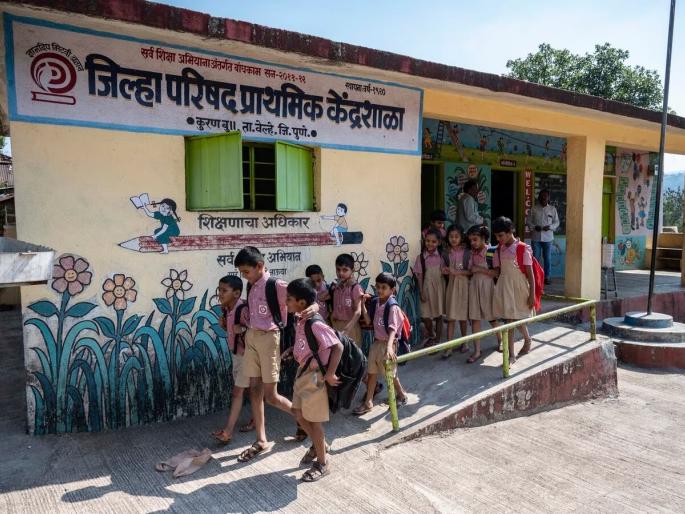 65,000 government schools for the poor are dilapidated | गोरगरिबांच्या ६५,००० सरकारी शाळांची खिरापत
