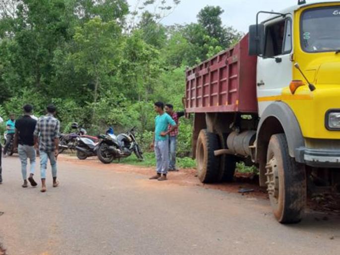 Tipper hits bike; An injured, offense to the driver in latur | टिप्परची दुचाकीला धडक; एक जखमी, चालकावर गुन्हा Tipper hits bike; An injured, offense to the driver in latur | टिप्परची दुचाकीला धडक; एक जखमी, चालकावर गुन्हा